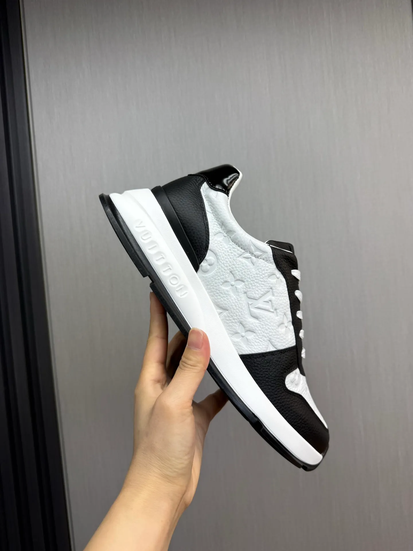 Men's men's shoes 💰840💰 LOUIS VUITTON [Luden Yiwei] The new trendy Lv is on the market 🎁, casual and fashionable men's shoes 👟Original 1:1 shipment✅ The upper is made of imported brand leather + cowhide lining, the original wear-resistant rubber outsole, the version is simple and elegant, exclusive for trendy men. 38-44 (customized at 38.45)